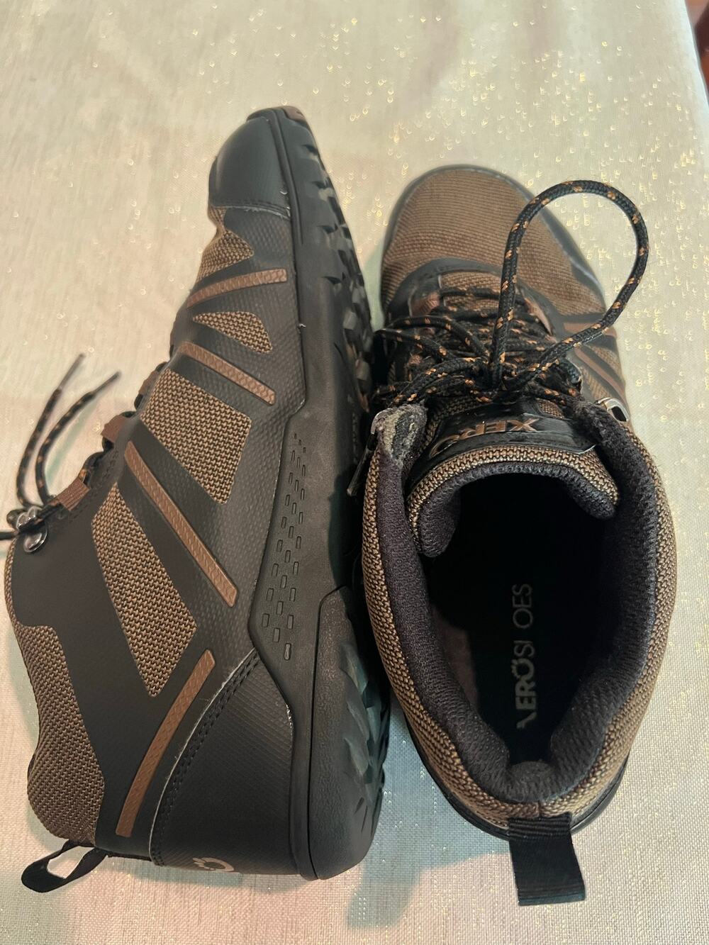 Women’s XERO Hiking Shoe. Sz 9  Brown with Black Trim.  Lace up & Hook and Eye